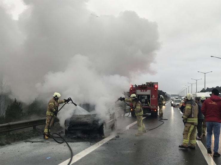 Tem Otoyolunda Otomobil Alev Alev Böyle Yandı