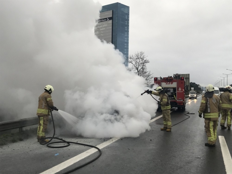 Tem Otoyolunda Otomobil Alev Alev Böyle Yandı