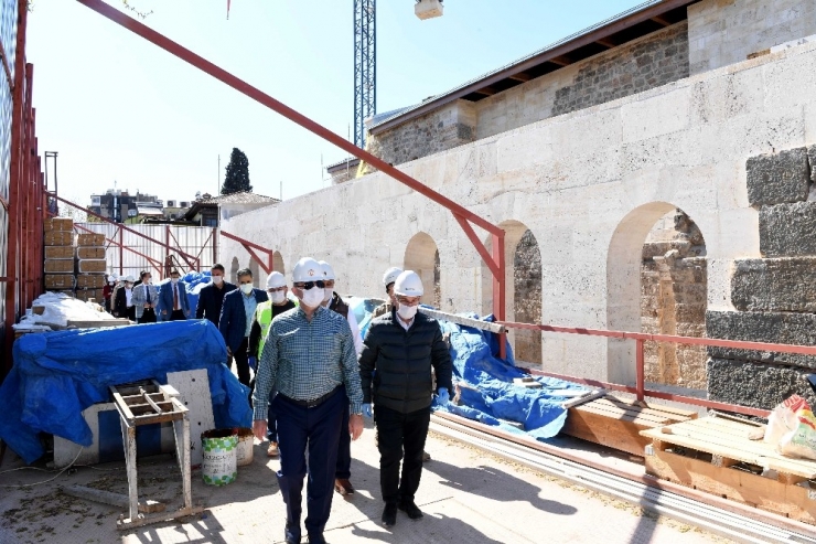 Antalya’nın Sembollerinde Restorasyon Sürüyor