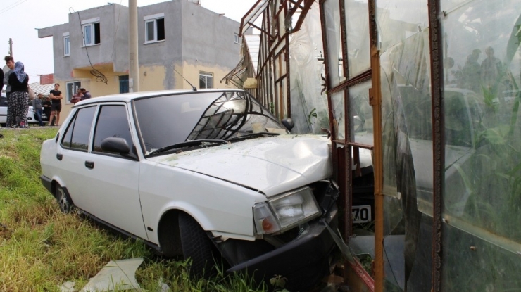 Sokağa Çıkması Yasak Genç, Polisten Kaçmaya Çalışırken Kaza Yaptı