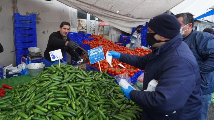 Başakşehir Belediyesi Vatandaşlara Maske Dağıttı