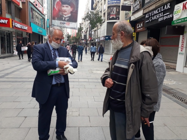 Uyarılara Aldırış Etmeyen Vatandaşlar Karşıyaka’da Sokakları Doldurdu