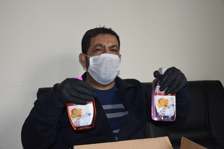 Maske Ve Eldiven Sipariş Etti Sıvı Sabun Çıktı