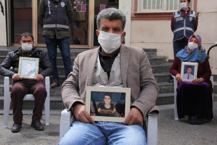 Hdp Önündeki Ailelerin Evlat Nöbeti 215’inci Gününde