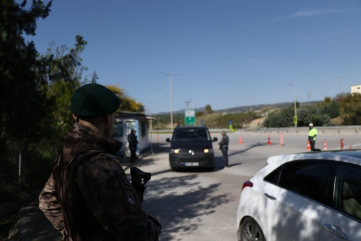 Otoyollar Boş Kaldı, İzinsiz Giriş Ve Çıkışlara İzin Verilmiyor