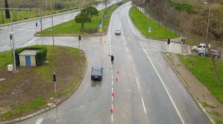 Polislerin Geri Çevirdiği Otomobiller Havadan Görüntülendi