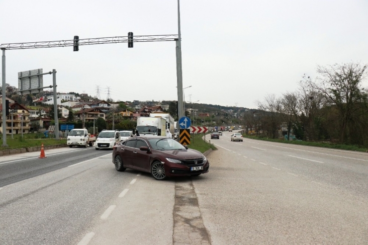 Sakarya Giriş Ve Çıkışlarında Seyahat Belgesi Bulunmayan Araçlar Geri Çevrildi