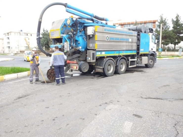 Aşırı Yağışların Getirdiği Atıklar Temizlendi