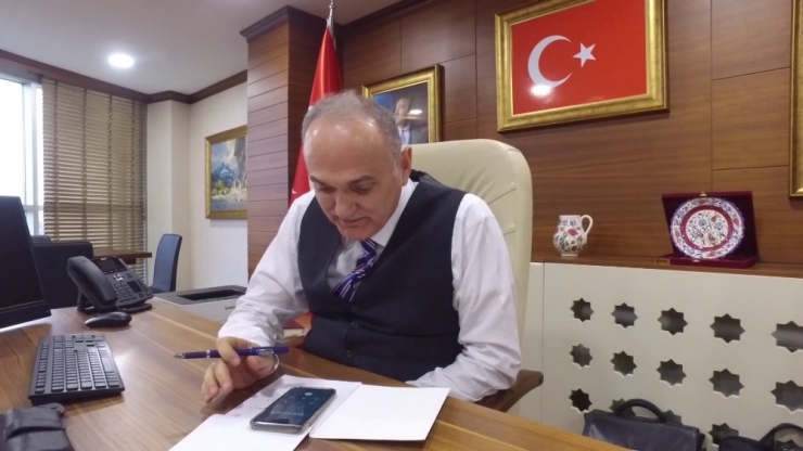 Başkan Özlü, 65 Yaş Ve Üstü Vatandaşları Telefonla Aradı