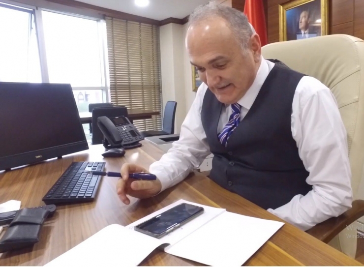 Başkan Özlü, 65 Yaş Ve Üstü Vatandaşları Telefonla Aradı