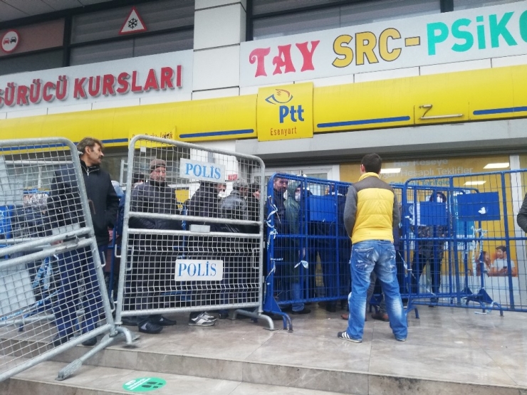 Ptt Dağıtım Merkezlerinde "Sosyal Yardım" Mesaisi