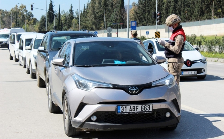 Hatay’da Şehrin Giriş Ve Çıkışları Sıkı Şekilde Denetleniyor