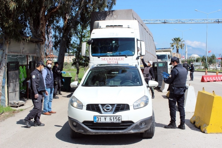 Hatay’da Şehrin Giriş Ve Çıkışları Sıkı Şekilde Denetleniyor