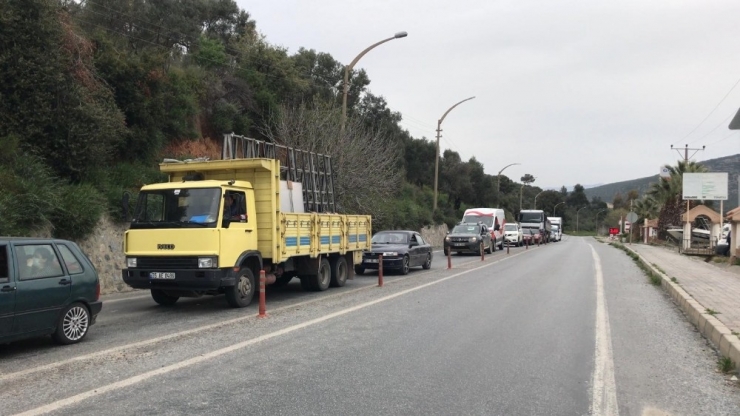 Kuşadası’na Giriş Yapmak İsteyenler Geri Gönderiliyor