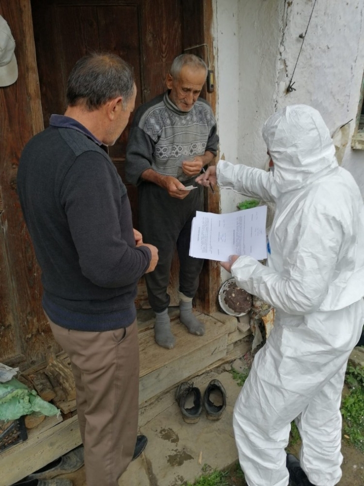 Jandarma Ekipleri İhtiyaç Sahiplerinin Paralarını Evlerine Kadar Götürüyor