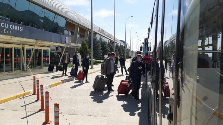 Karadağ’dan 3 Uçakla Gelen 492 Kişi 14 Günlük Karantinaya Alındı