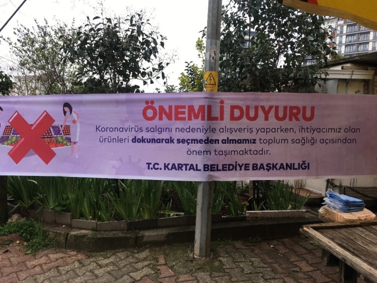 Kartal’da Mahalle Pazarında Ateş Ölçerli Önlem