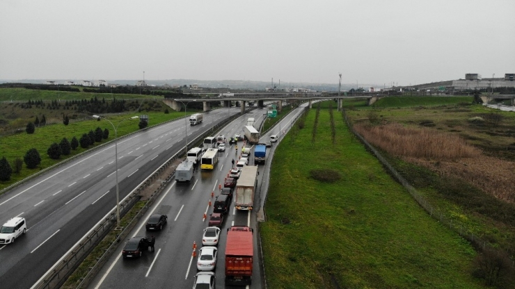 Korona Virüs Denetimi Nedeniyle Oluşan Kilometrelerce Araç Kuyruğu Havadan Görüntülendi