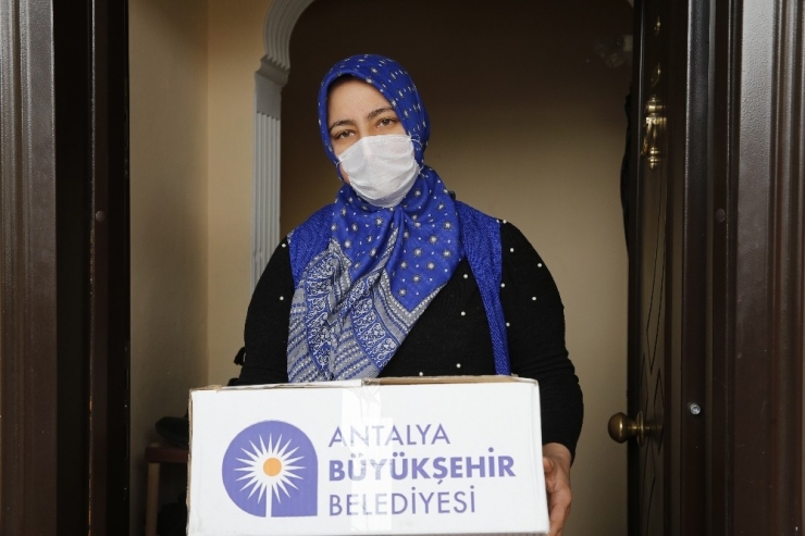 Bir Aylık Gıda Yardımları Evlere Teslim Ediliyor