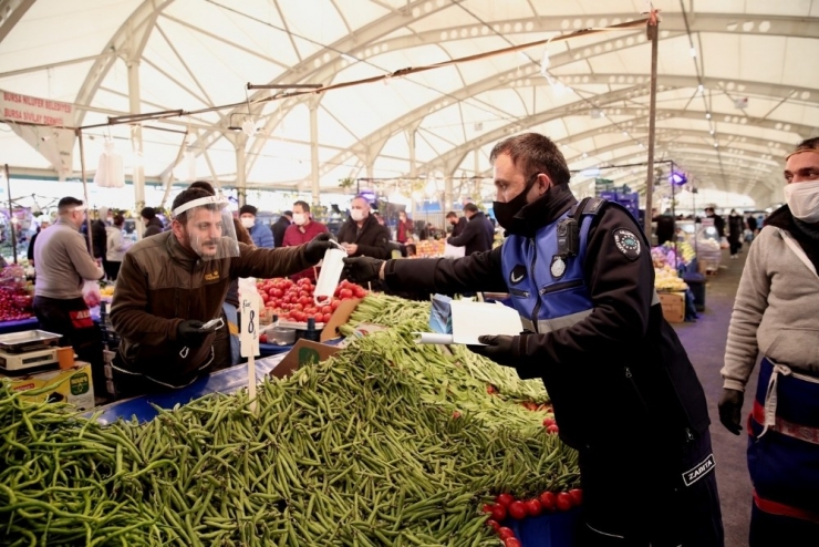 Nilüfer’de Ücretsiz Maske Dağıtımı