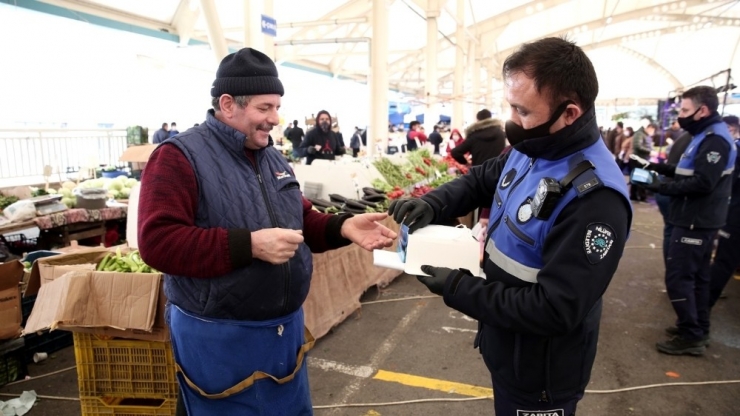 Nilüfer’de Ücretsiz Maske Dağıtımı