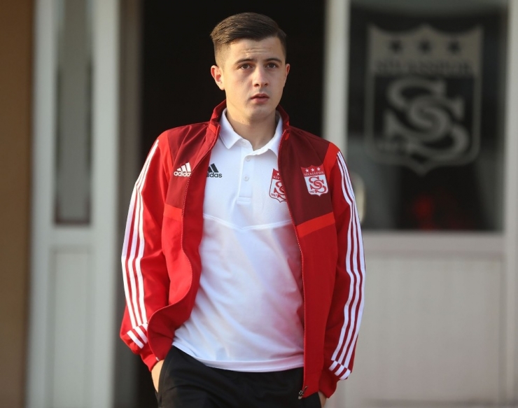 Sivasspor’da 3 Futbolcuya Sokağa Çıkma Yasağı!