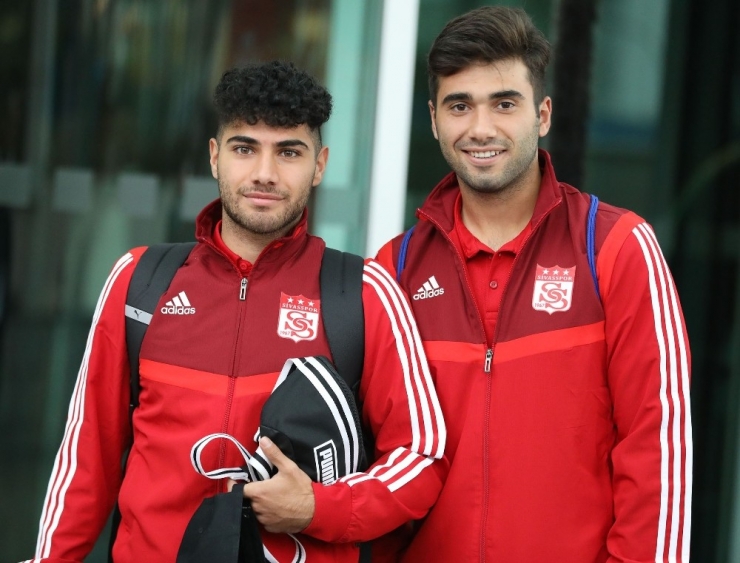 Sivasspor’da 3 Futbolcuya Sokağa Çıkma Yasağı!