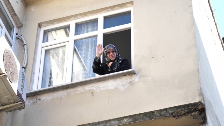 "Biz Bize Yeteriz Türkiyem" Kampanyasına Altınlarını Bağışladı