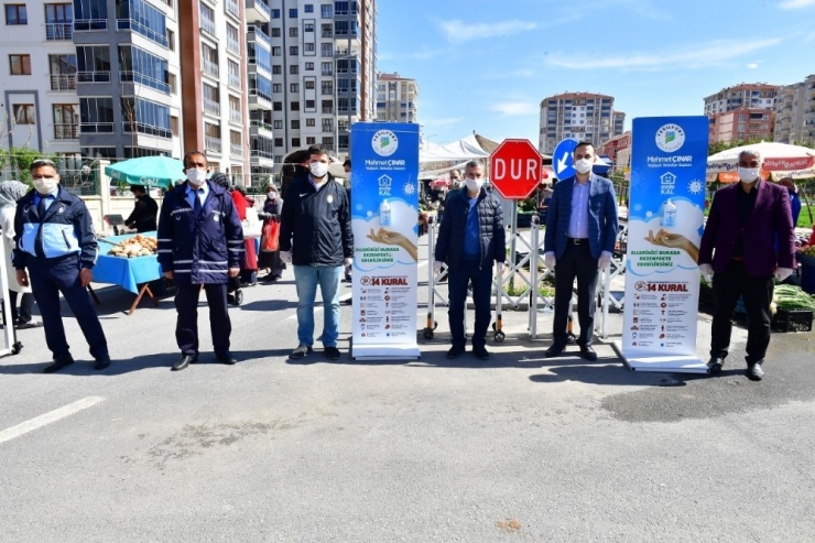 Pazar Giriş Ve Çıkışlarına Dezenfektan Aparatı