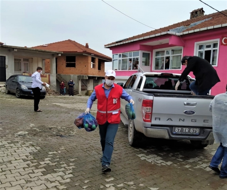 Kızılay Karantinadaki Ailelere Yardım Götürdü