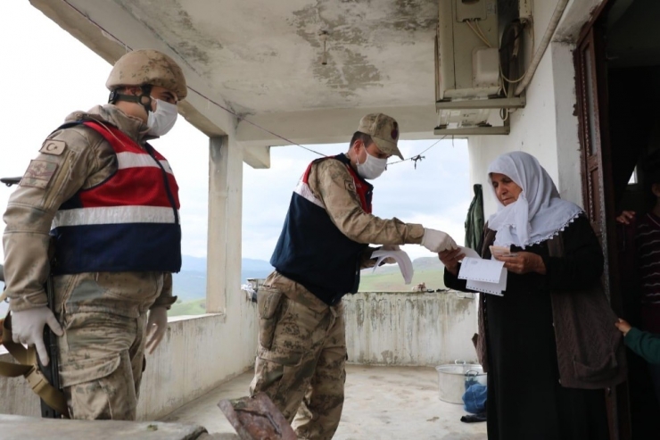 Jandarma Ev Ev Gezdi, Köylüler Ekiplere Teşekkür Etti