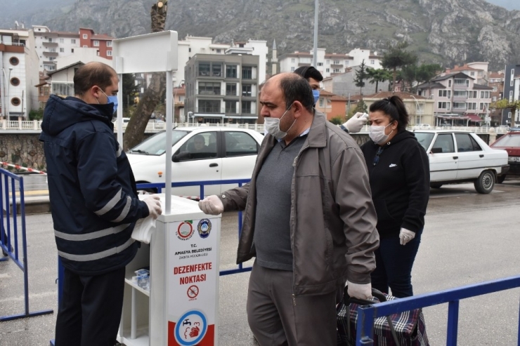 Amasya’da Pazarda Ve Toplu Taşıma Araçlarında Ücretsiz Maske Dağıtımı