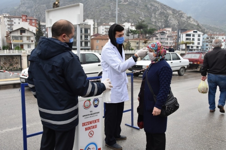 Amasya’da Pazarda Ve Toplu Taşıma Araçlarında Ücretsiz Maske Dağıtımı