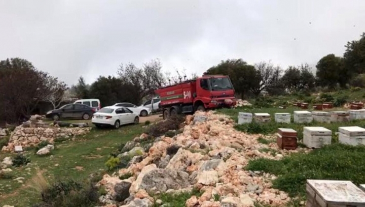 Kaş’taki Yangın Arı Kovanlarını Da Vurdu