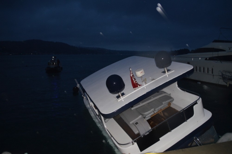 Bebek Sahilinde Lüks Tekne Battı