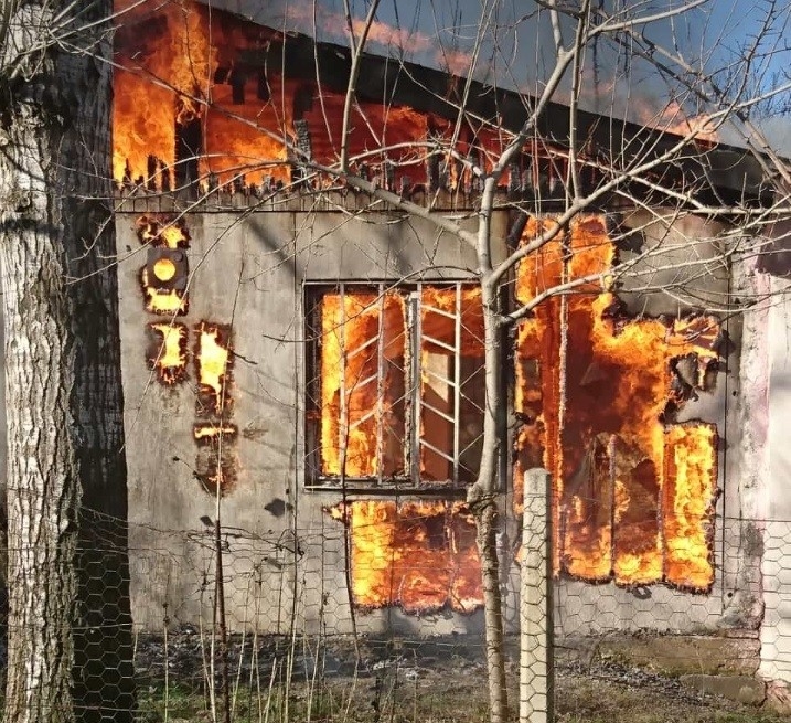 Bingöl’de Yangın, Baraka Kullanılamaz Hale Geldi