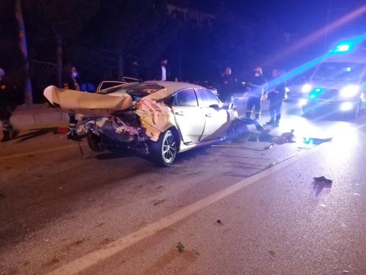 Burdur-antalya Çevreyolunda Kaza: 1 Ölü, 1 Yaralı