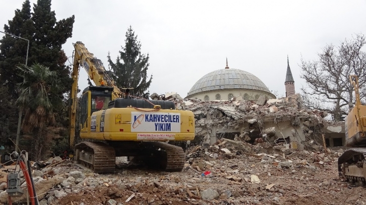 Yıkımı İnsanlar Yerine Güvercinler İzledi