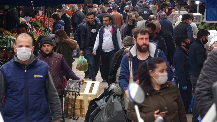 Çocuklarını Alıp Pazara Çıktı, Zabıtaya Yakalandı