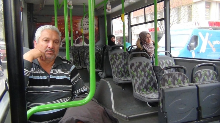 Yasağa Rağmen 65 Yaş Üstü Bazı Vatandaşlar Sokakta Geziyor