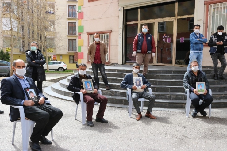 Hdp Önündeki Ailelerin Evlat Nöbeti 216’ncı Gününde