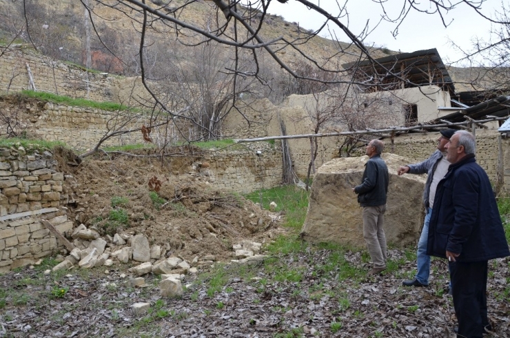 Darende’de Kaylar Tehlike Saçıyor