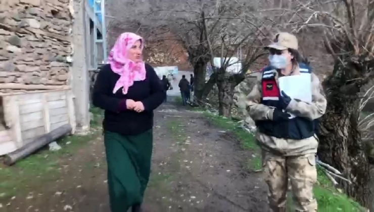 Jandarmadan Sosyal Yardım Mesaisi