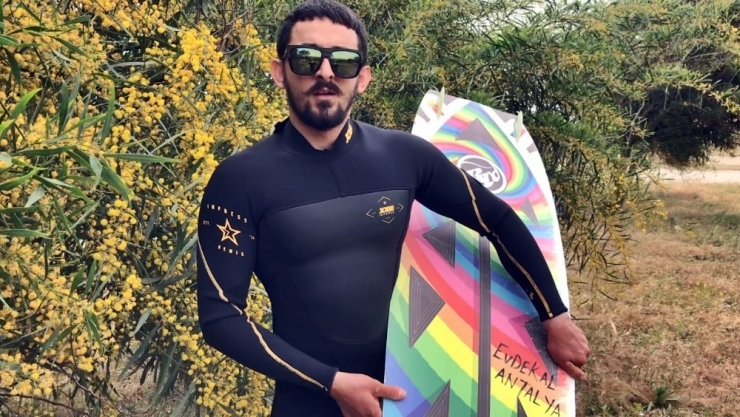 Gençlere ‘Evde Kal’ Mesajı Dalgaların Arasından Geldi