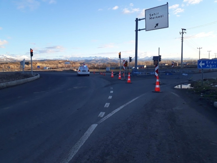 Horasan’da Araçlar Geri Çevriliyor