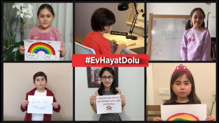 İlkokul Öğrencisi Minikler Enstrüman Çalıp ’Evde Kal’ Çağrısında Bulundu