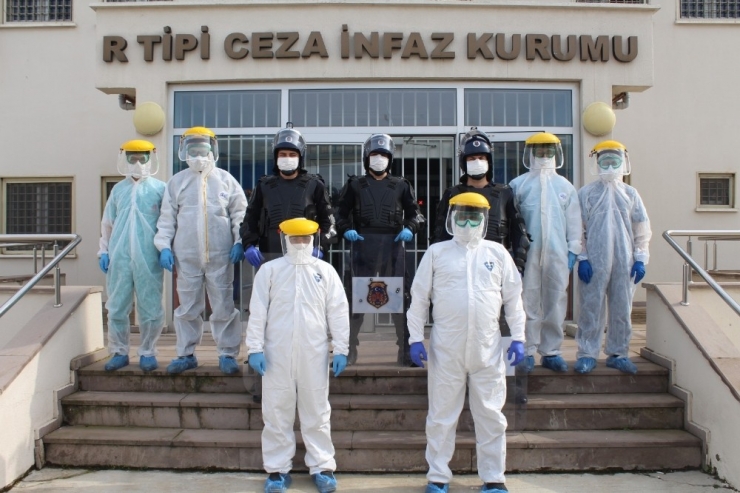 Menemen Hatundere Cezaevi Personeli Kendilerini İzole Etti