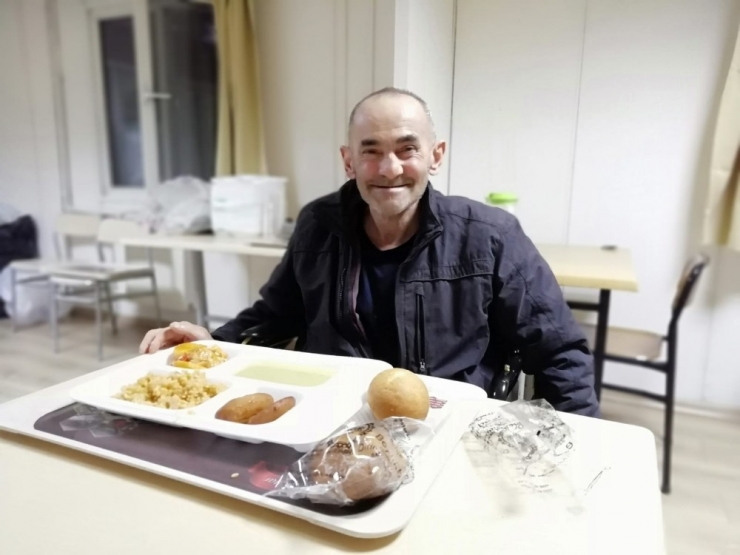 Sokakta Yaşayan Engelli Vatandaş Korona Virüsten Barınma Merkezinde Korunacak