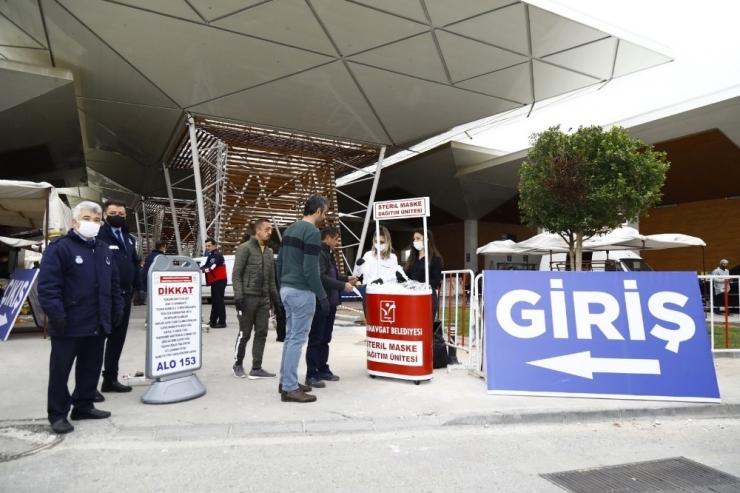 Manavgat Belediyesi Maske Üretip Dağıtıyor