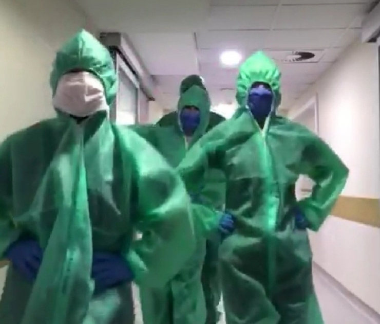 Yoğun Bakım Çalışanlarından ’Penguen Dansı’